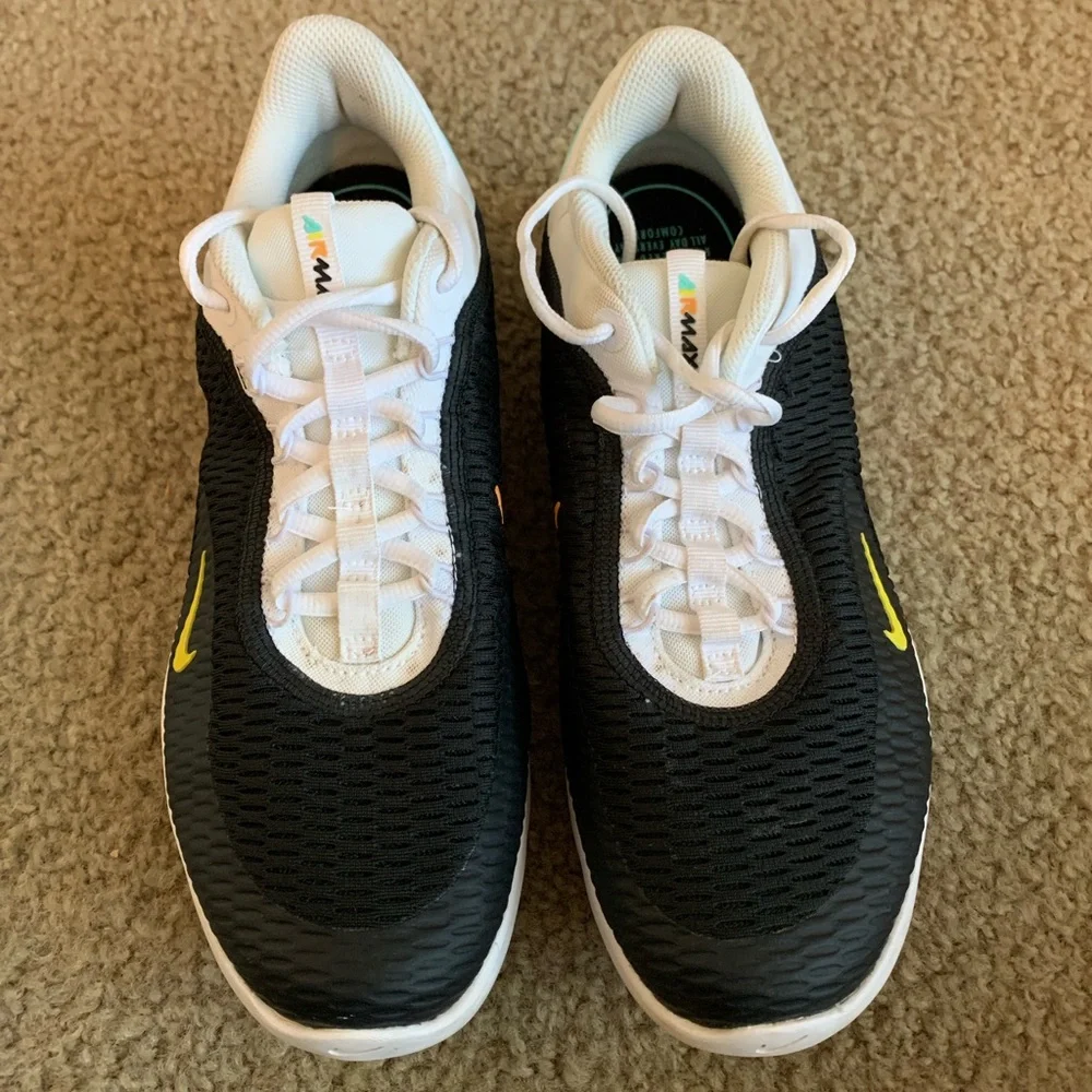 Nike Air Max Advantage 2 Athletic Shoes for Women